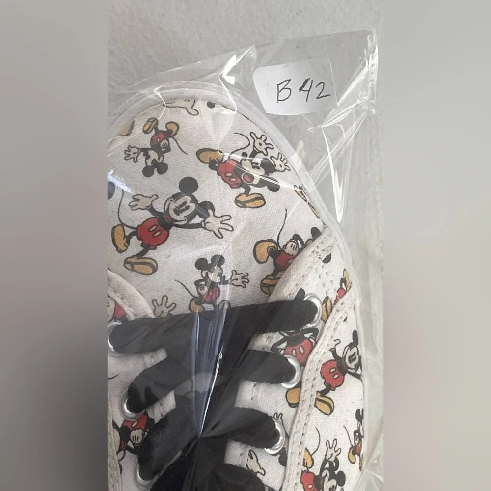 Mickey Mouse Disney and Friends‎ Low Top Lace Up Sneakers Shoes  Sz 7 Cartoon
